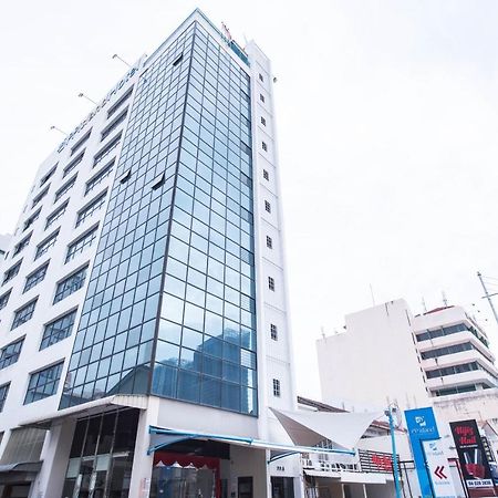 Oyo 89421 Pp Island Hotel Джордж Таун Екстериор снимка