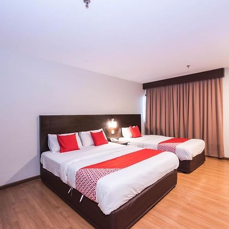 Oyo 89421 Pp Island Hotel Джордж Таун Екстериор снимка