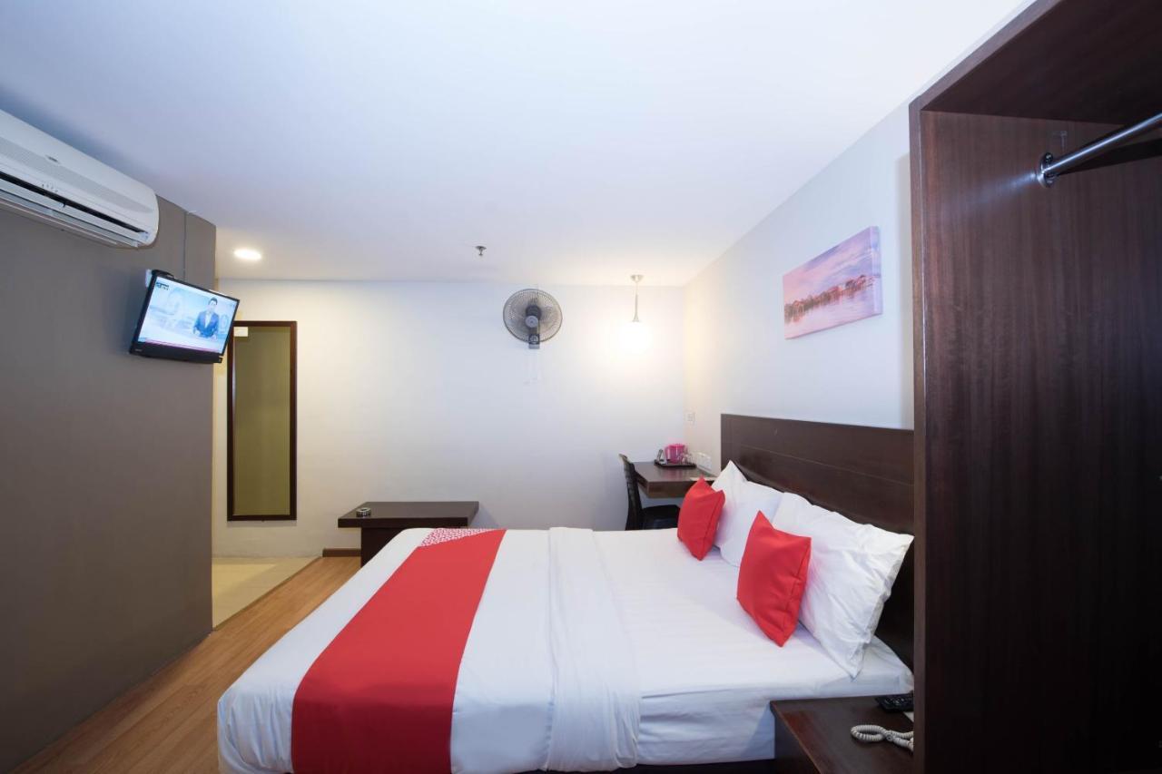 Oyo 89421 Pp Island Hotel Джордж Таун Екстериор снимка