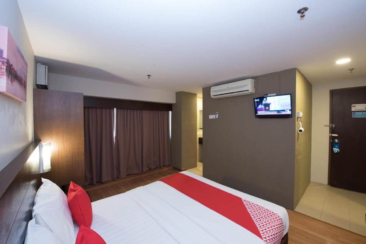 Oyo 89421 Pp Island Hotel Джордж Таун Екстериор снимка