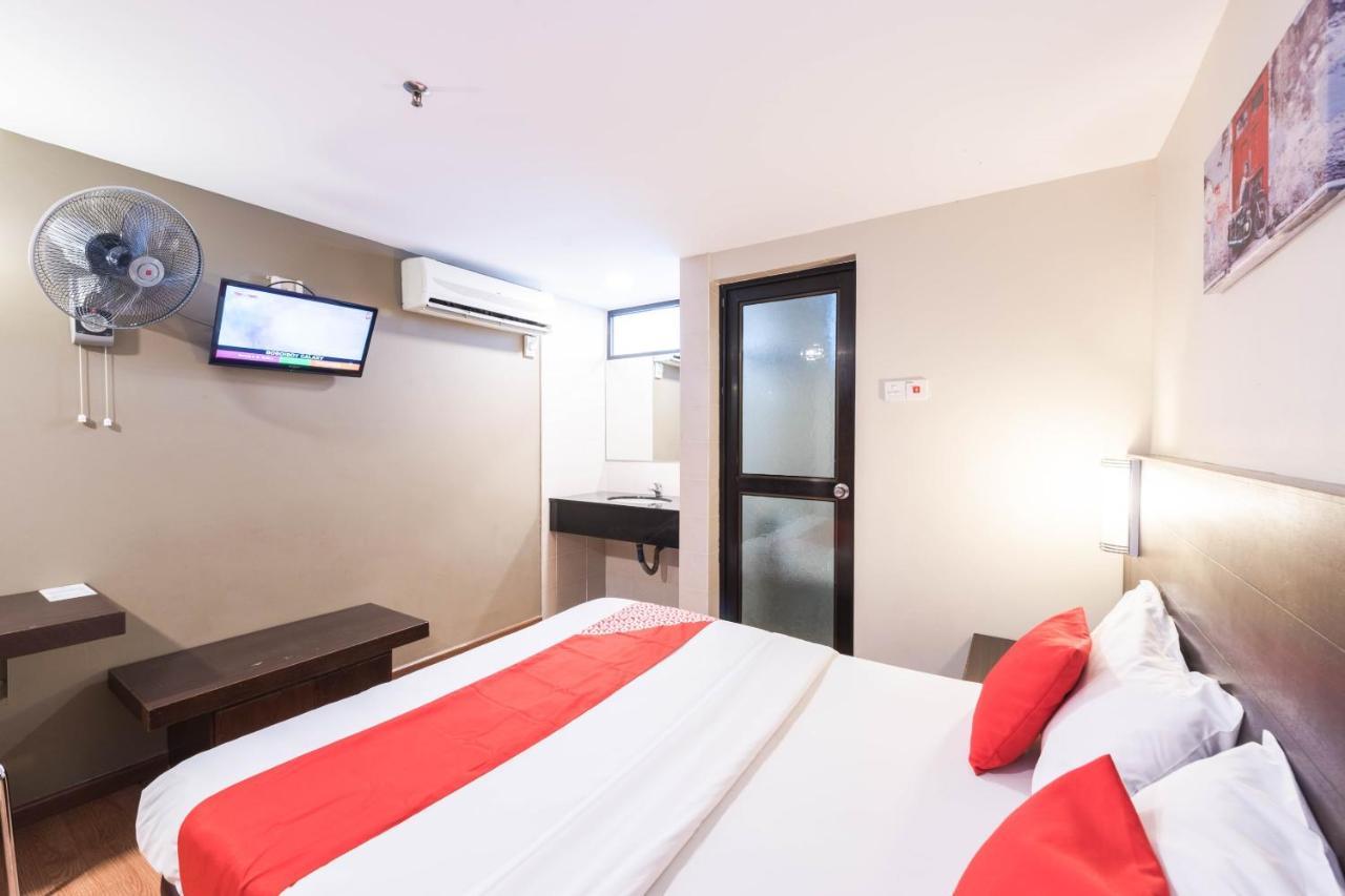 Oyo 89421 Pp Island Hotel Джордж Таун Екстериор снимка