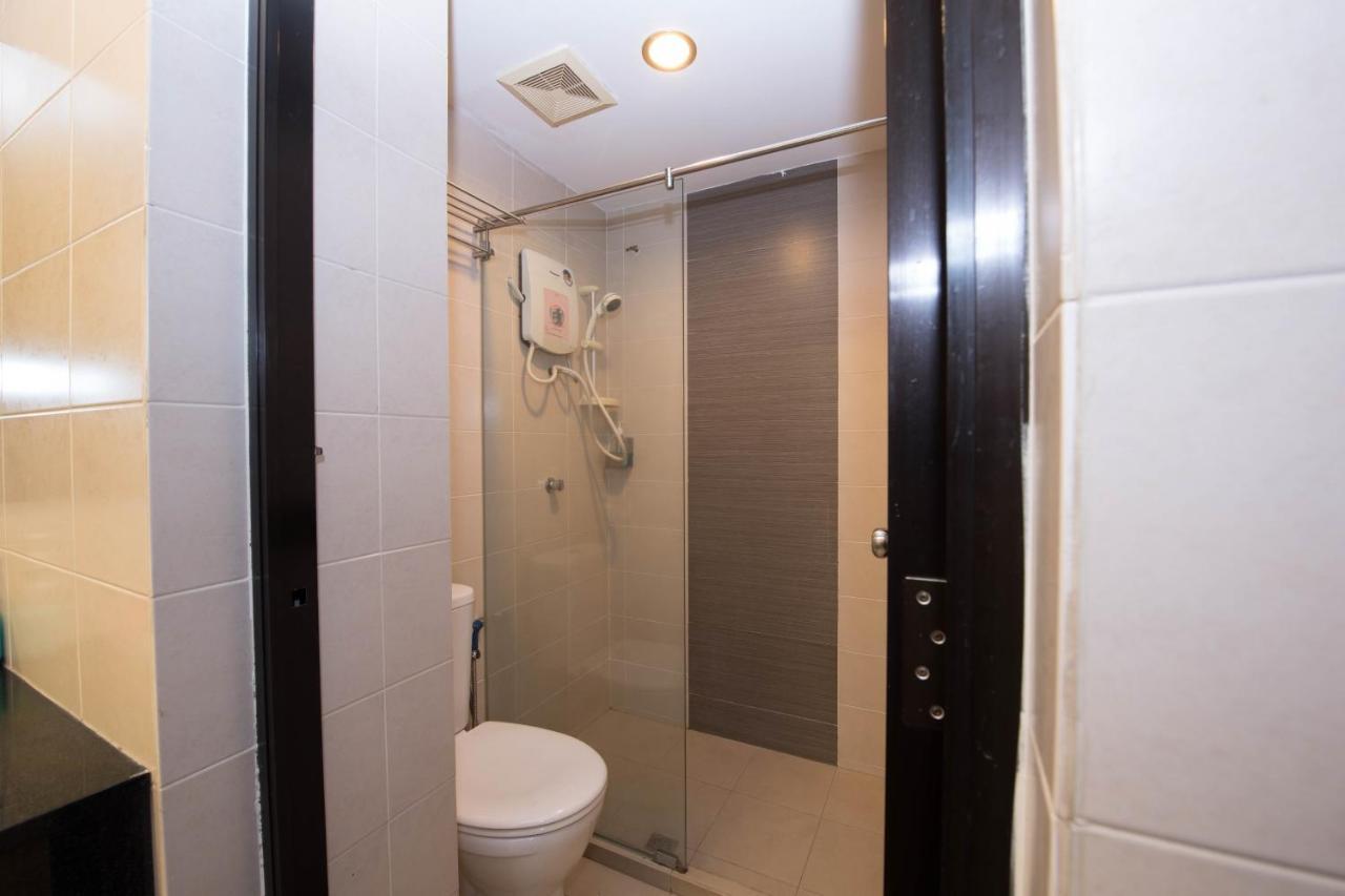 Oyo 89421 Pp Island Hotel Джордж Таун Екстериор снимка