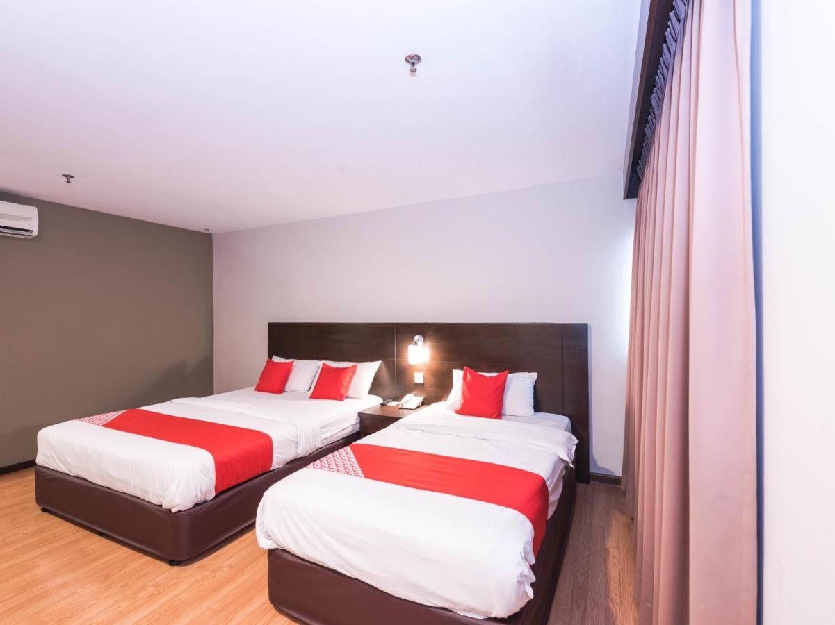 Oyo 89421 Pp Island Hotel Джордж Таун Екстериор снимка