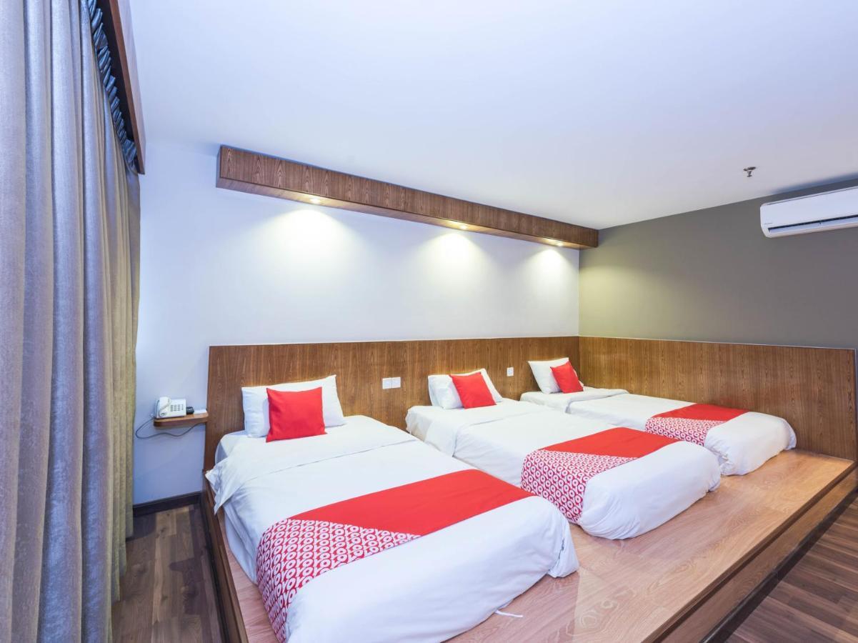 Oyo 89421 Pp Island Hotel Джордж Таун Екстериор снимка
